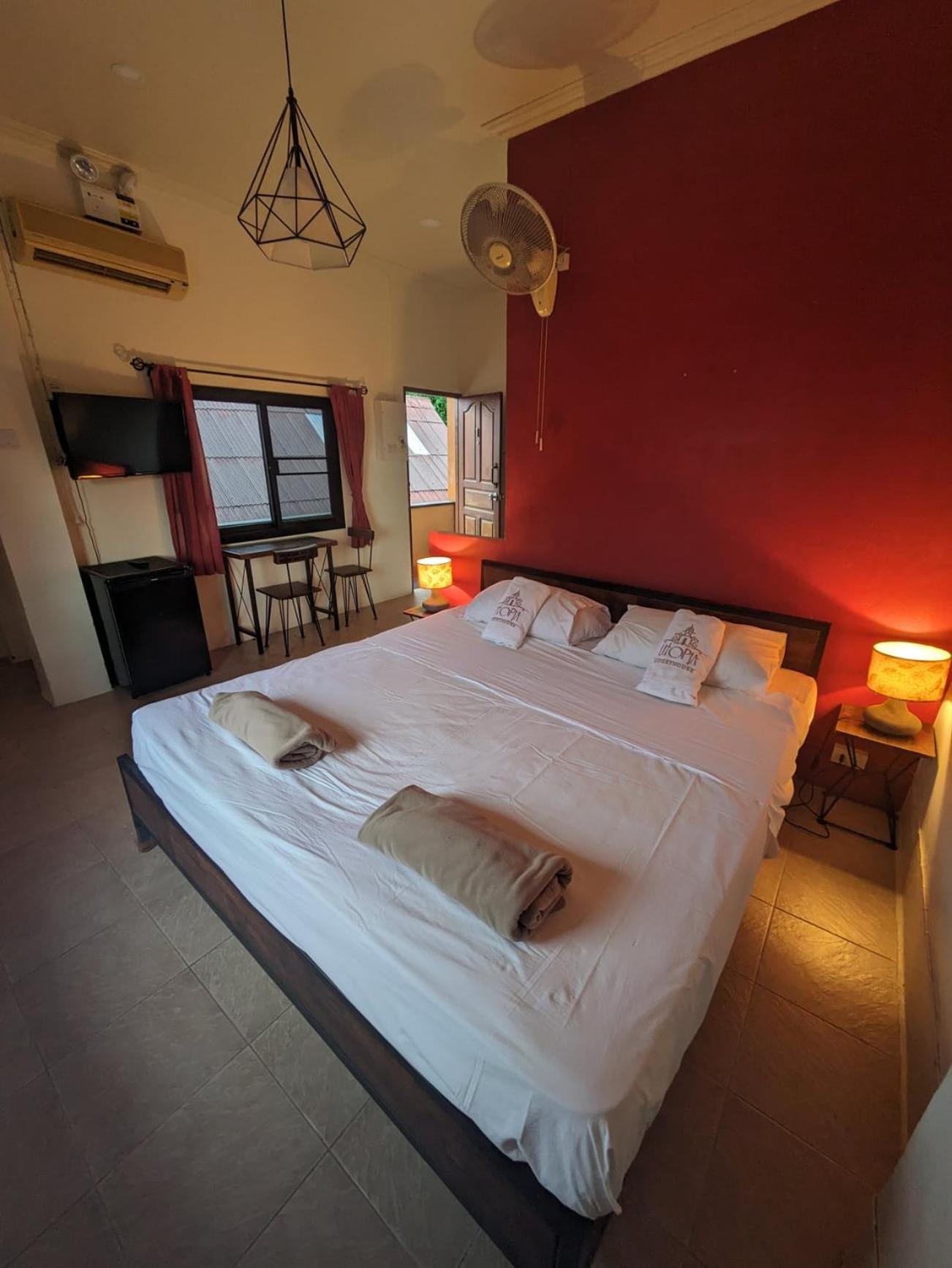 Goodtime Utopia Guesthouse Koh Tao Exterior photo